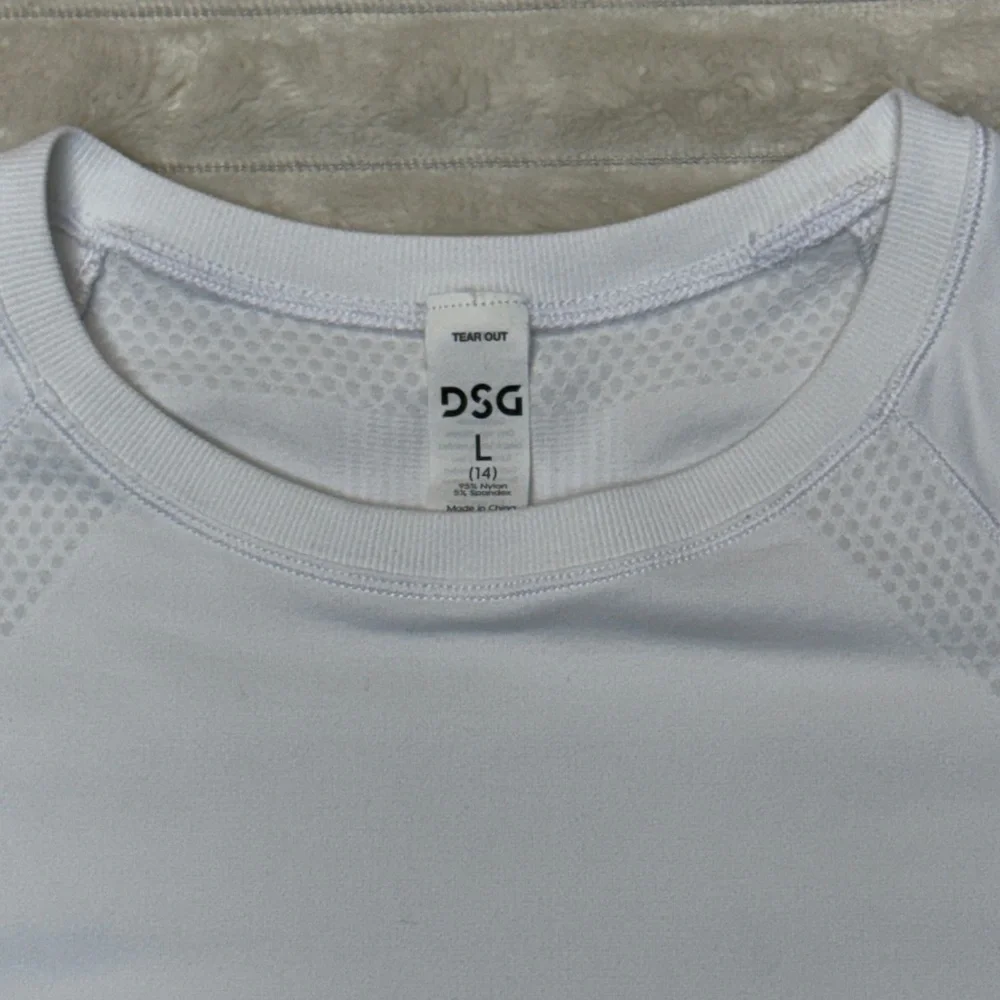 ⚡️3/$20⚡️DSG: Girls White Short Sleeve Seamless Athletic Top, Size L (14)